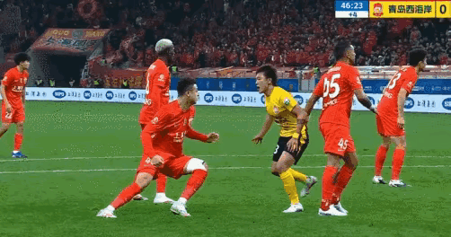 中超第2轮上海海港4-1胜青岛西海岸 裁判争议判罚
