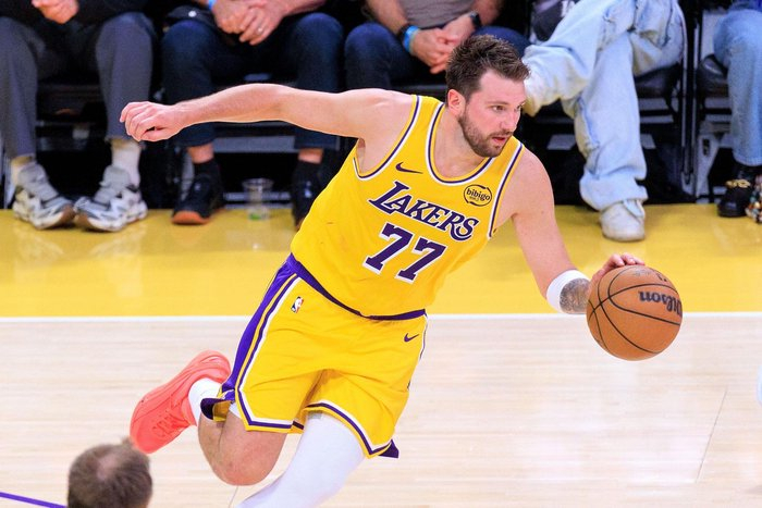 东契奇43分率湖人客场大胜步行者 詹姆斯23+9+9助