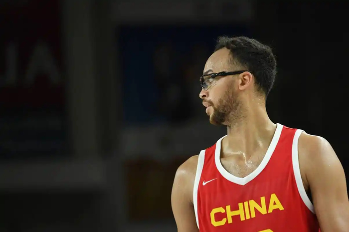 李凯尔宣布回归中国男篮备战世界杯奥运征程
