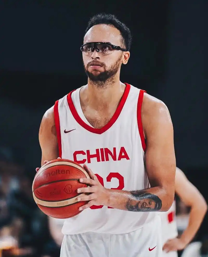 李凯尔宣布回归中国男篮备战世界杯奥运征程