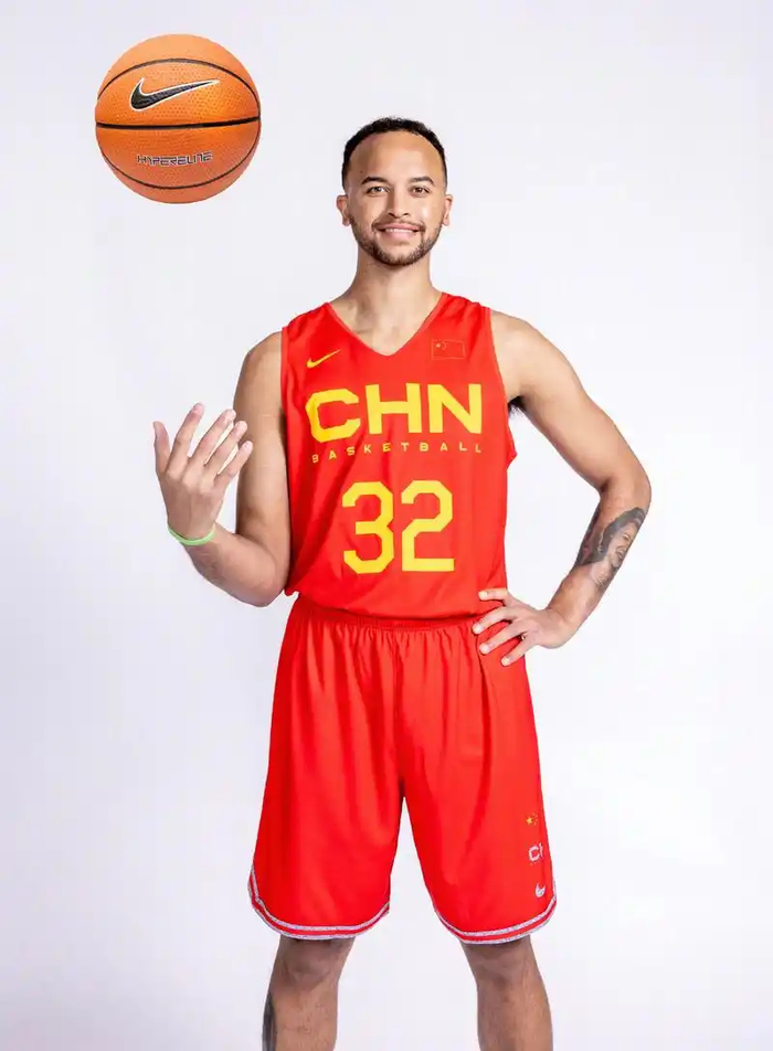 李凯尔宣布回归中国男篮备战世界杯奥运征程