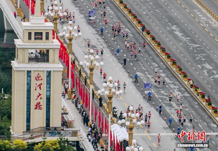 非洲选手包揽2025太原马拉松男女冠军：肯尼亚与